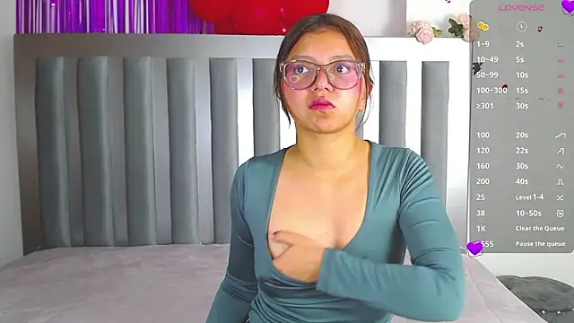 Zoow bluussh online show from March 27, 12:27 pm