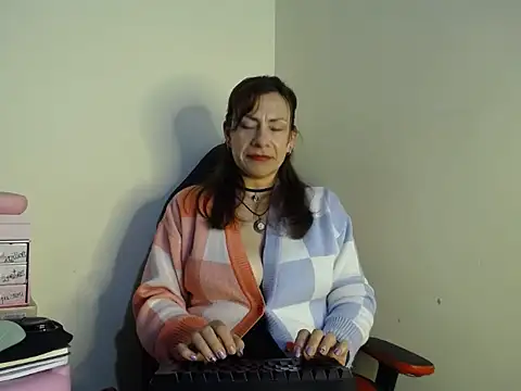 Snapshot of ivonnahills chatting on February 26, 11:37 pm ivonnahills online show from February 26, 11:37 pm