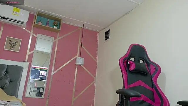 Snapshot of cristal-49 chatting on March 1, 8:55 pm cristal-49 online show from March 1, 8:55 pm