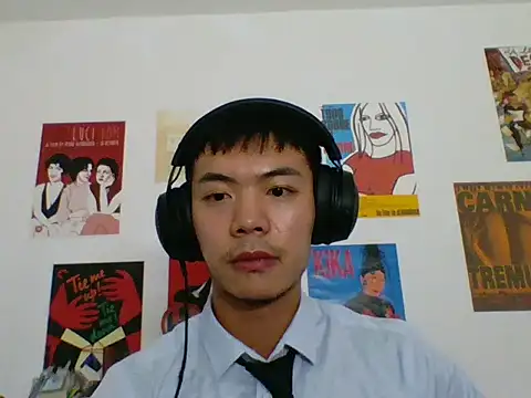 Snapshot of AdamHarper112 chatting on July 8, 11:15 am AdamHarper112 online show from July 8, 11:15 am