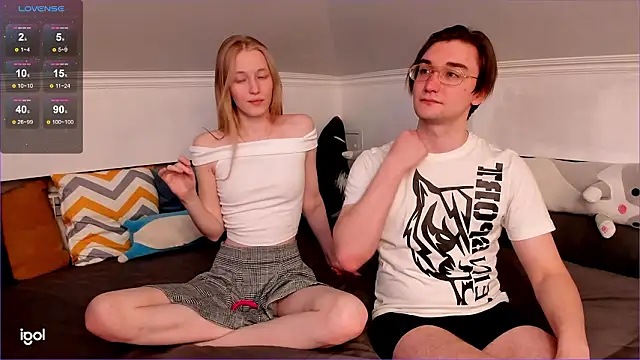 Snapshot of EliteEross chatting on February 21, 2:07 pm EliteEross online show from February 21, 2:07 pm