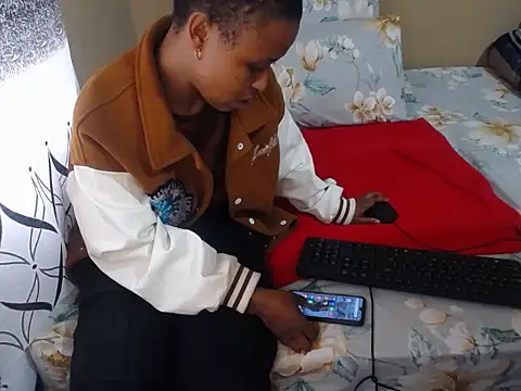 Serafyynx online show from March 3, 1:06 pm