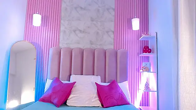 ArianaRougee online show from April 3, 11:19 am