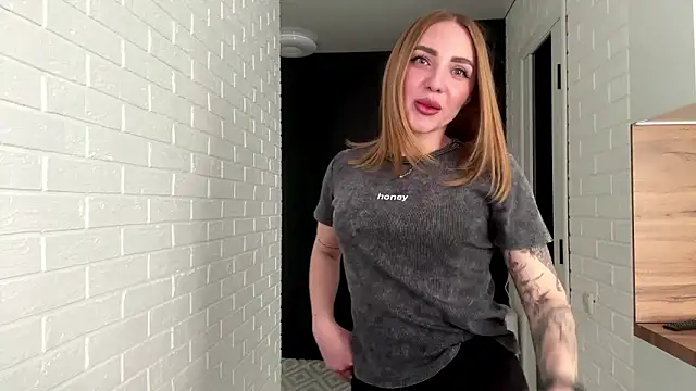 JuliaGracey online show from March 13, 7:59 am