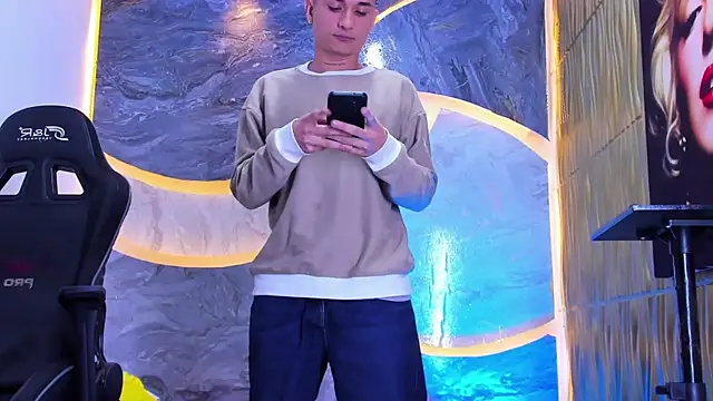 Snapshot of Matheus_Ic_ chatting on February 23, 8:39 pm Matheus Ic online show from February 23, 8:39 pm