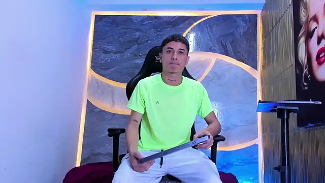 Snapshot of Matheus_Ic_ chatting on February 25, 7:56 pm Matheus Ic online show from February 25, 7:56 pm