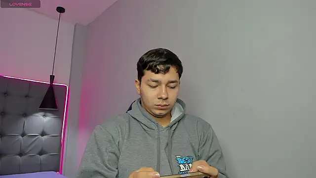 Julian Smith21 online show from March 4, 12:22 pm