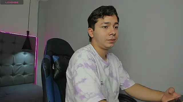 Julian Smith21 online show from March 8, 4:11 pm