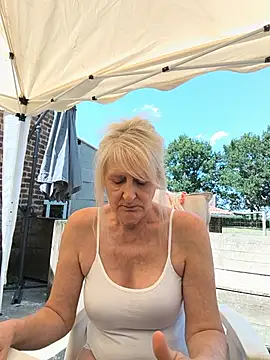 Heidiblueeyes online show from July 16, 12:11 pm