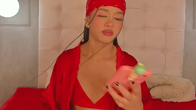 im aliisson online show from March 18, 6:05 am