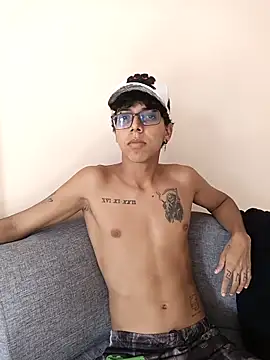 Snapshot of TuPapi_21 chatting on March 28, 9:03 pm TuPapi 21 online show from March 28, 9:03 pm