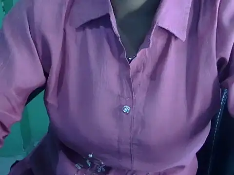 cute momo love online show from May 12, 5:04 am