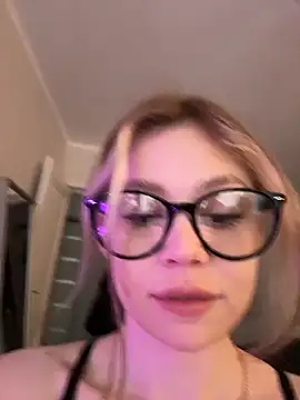 Dipamelly online show from May 25, 2:23 pm