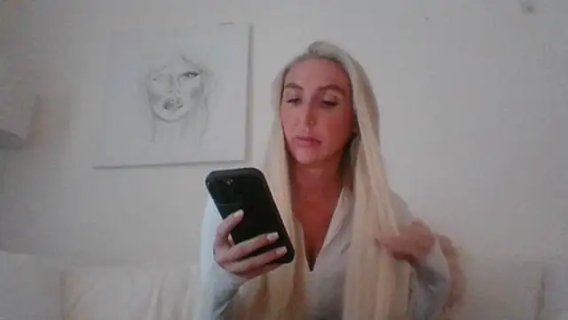 Snapshot of kinkykara25 chatting on February 24, 1:09 pm kinkykara25 online show from February 24, 1:09 pm