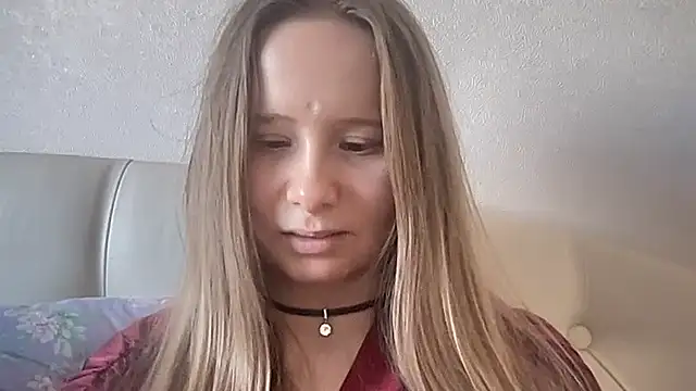 cutefoxieee online show from March 14, 1:49 pm