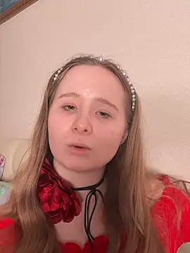 cutefoxieee online show from May 16, 8:18 pm