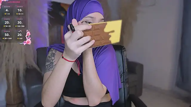 Snapshot of Amina_Hind chatting on February 26, 2:05 pm Amina Hind online show from February 26, 2:05 pm