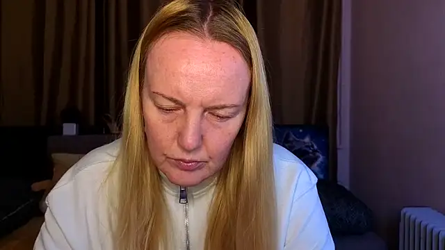Snapshot of Bella_soulmate chatting on June 14, 5:20 am Bella soulmate online show from June 14, 5:20 am