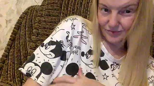 Snapshot of Bella_soulmate chatting on July 9, 6:45 pm Bella soulmate online show from July 9, 6:45 pm