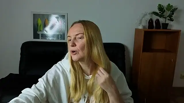 Snapshot of Bella_soulmate chatting on July 11, 5:32 am Bella soulmate online show from July 11, 5:32 am