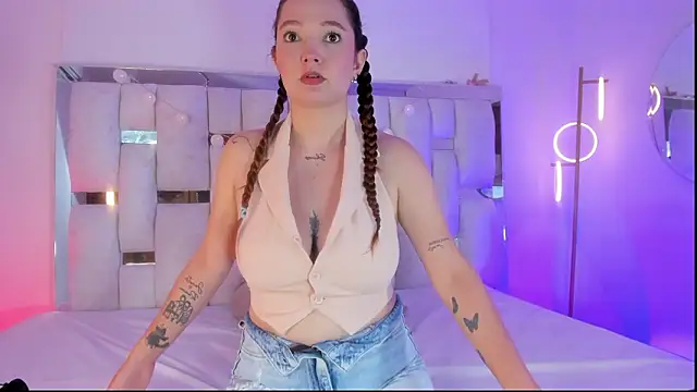 Snapshot of HecateCorvin chatting on February 24, 12:25 pm HecateCorvin online show from February 24, 12:25 pm