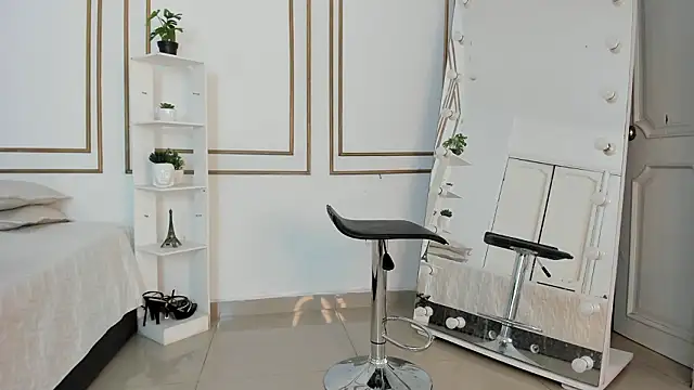 emily gaviria1 online show from March 12, 12:11 pm