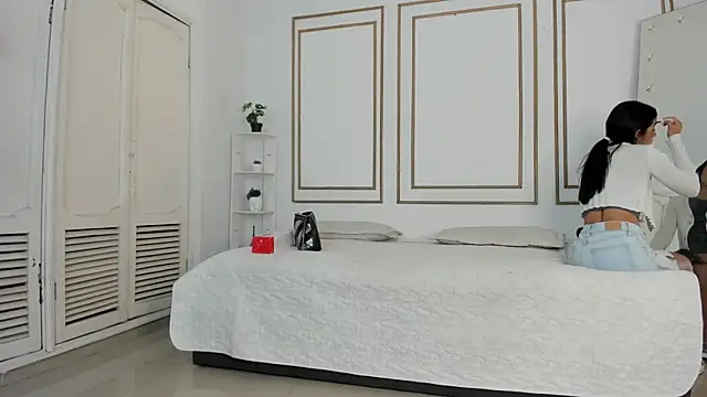 emily gaviria1 online show from March 28, 12:16 pm