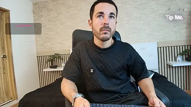 Adams Sanz online show from April 11, 7:18 pm