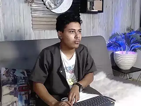 Noha  scott online show from March 10, 2:11 pm