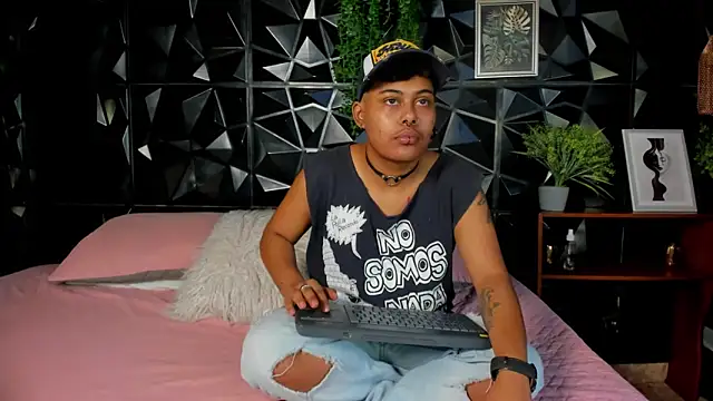 Noha  scott online show from April 4, 1:41 pm