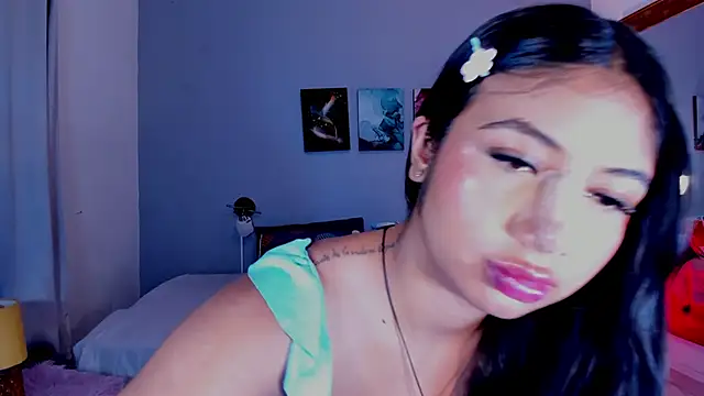 Snapshot of KimTaylorW chatting on June 19, 3:22 am KimTaylorW online show from June 19, 3:22 am