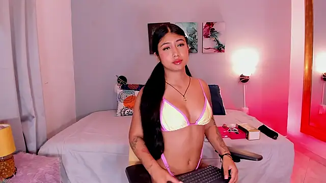 Snapshot of KimTaylorW chatting on July 2, 2:55 am KimTaylorW online show from July 2, 2:55 am