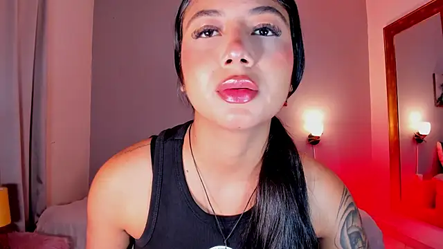 Snapshot of KimTaylorW chatting on July 4, 2:51 am KimTaylorW online show from July 4, 2:51 am