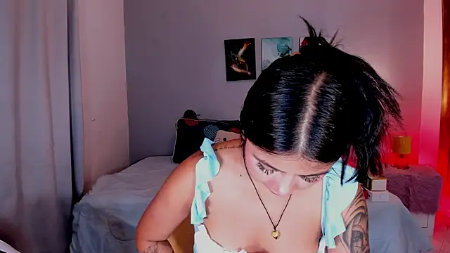 Snapshot of KimTaylorW chatting on July 6, 2:30 am KimTaylorW online show from July 6, 2:30 am