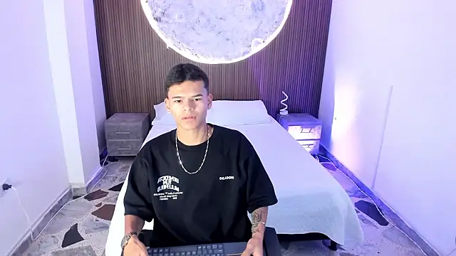 DylanRoyce  online show from March 8, 12:42 pm