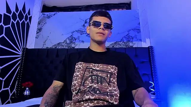 DylanRoyce  online show from March 12, 12:22 pm