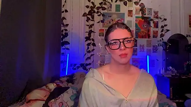 moonvampiq online show from February 27, 8:09 pm