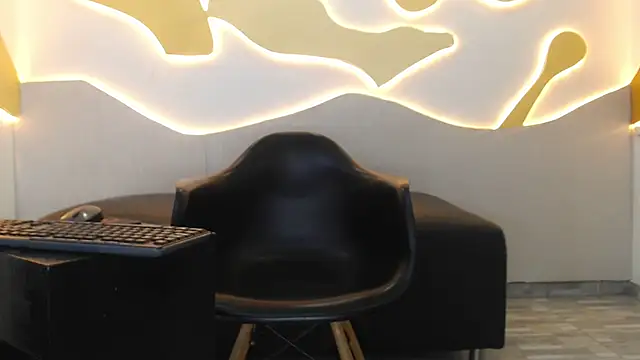 Hollmanhot online show from May 30, 7:55 pm