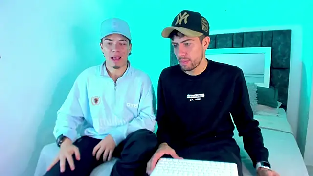 alex and christhoper online show from March 10, 11:10 pm