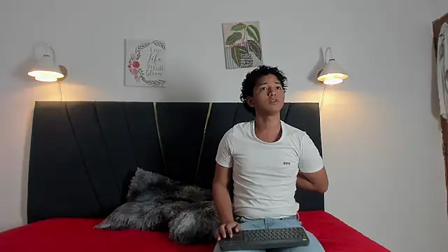 Snapshot of lio18_cum chatting on March 4, 1:33 am lio18 cum online show from March 4, 1:33 am