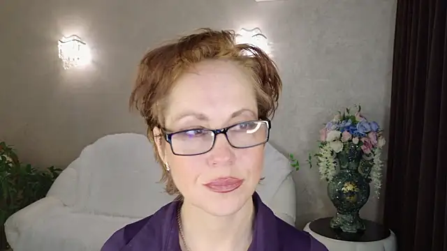 Snapshot of LioraWeiss chatting on March 4, 6:41 am LioraWeiss online show from March 4, 6:41 am