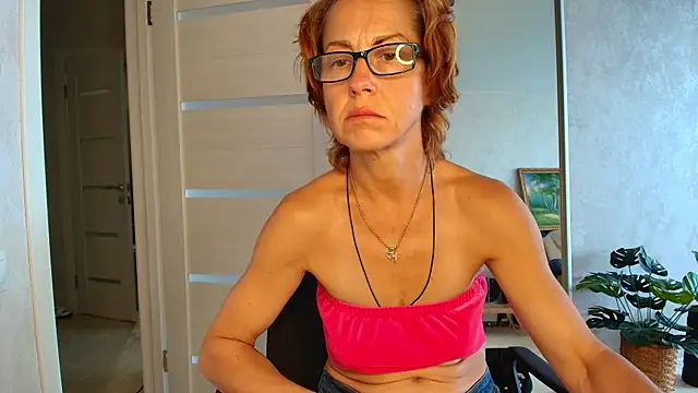 Snapshot of LioraWeiss chatting on July 16, 9:59 am LioraWeiss online show from July 16, 9:59 am