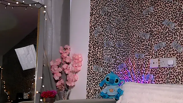 elektra star online show from April 11, 4:00 pm