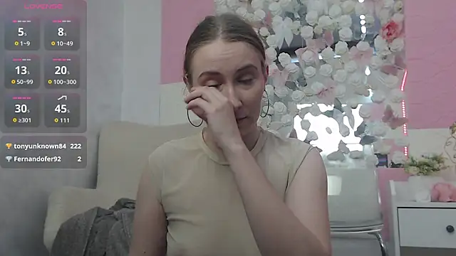 Snapshot of EmberLuna_ chatting on June 5, 6:20 am EmberLuna online show from June 5, 6:20 am