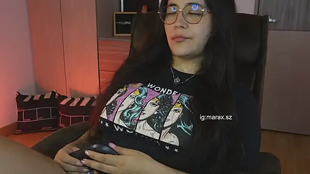 Mara HugeAss online show from June 15, 4:36 am