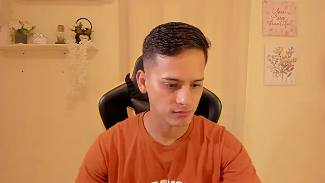 Snapshot of sexy_andres01 chatting on February 26, 1:54 pm sexy andres01 online show from February 26, 1:54 pm