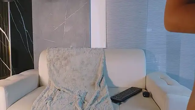 Jazmiin Evans online show from March 13, 7:42 pm