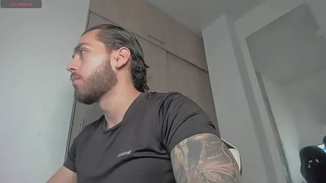 Snapshot of Axel__Blaze chatting on June 19, 1:59 pm Axel Blaze online show from June 19, 1:59 pm