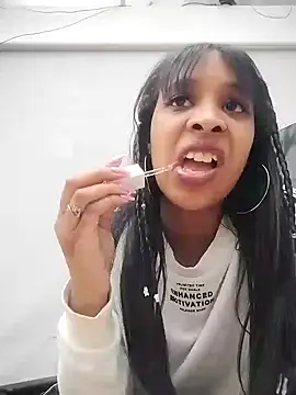Snapshot of ShayMilleer chatting on April 16, 10:23 pm ShayMilleer online show from April 16, 10:23 pm