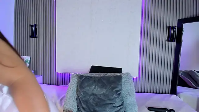 Lore evans online show from April 8, 11:05 pm